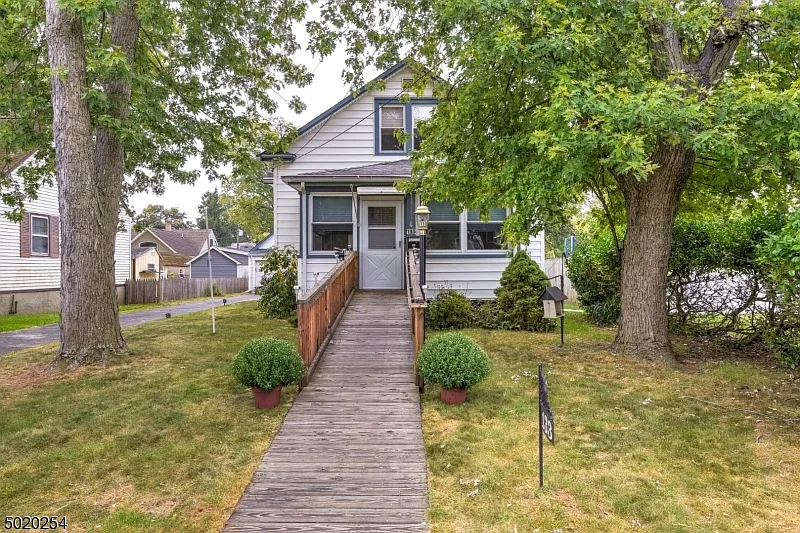 133 Stephenson Ave photo 1