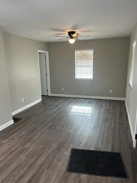 261 W Newcomen St — Photo 3