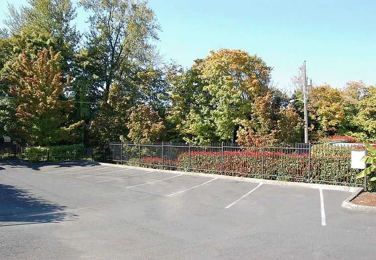 Oasis Apartments — Photo 17