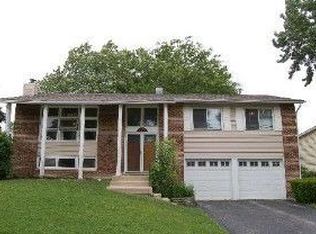 1330 Parker Pl, Elk Grove Village, IL 60007