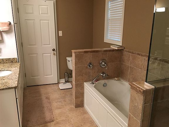 5th image of 610 Niles Dr