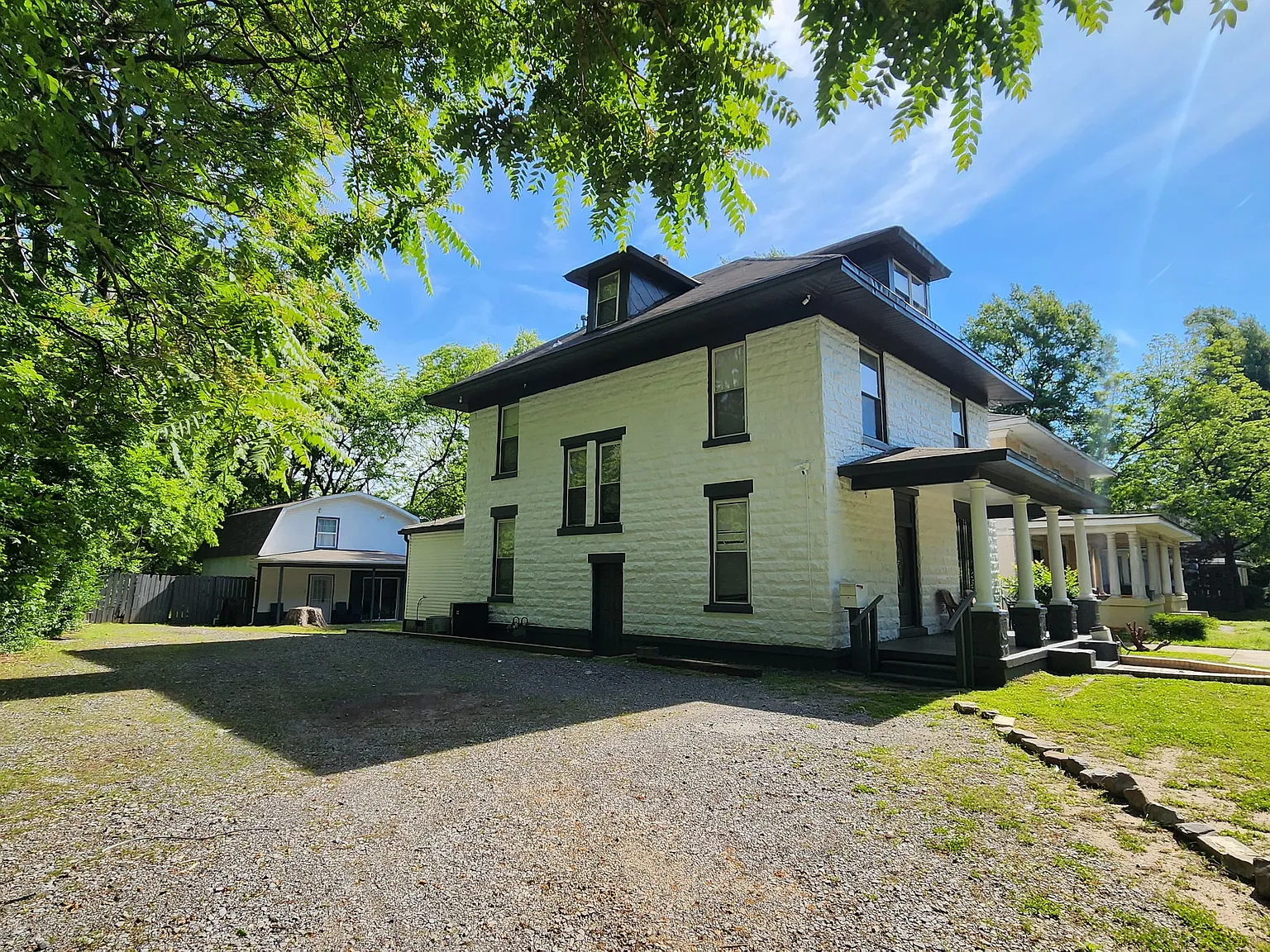6 bed, 2.5 bath, 2400 sqft, $8,900 — Photo 1