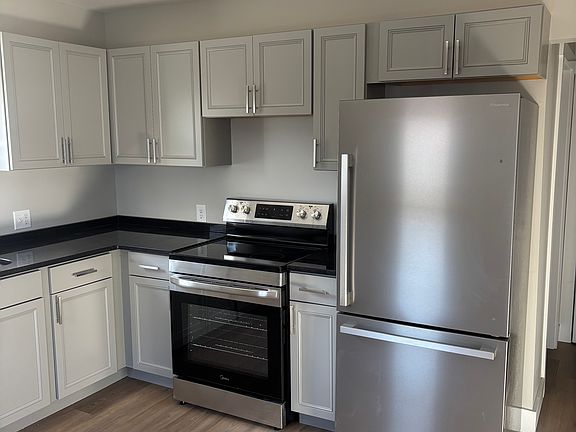 3rd image of 223 W Brown St