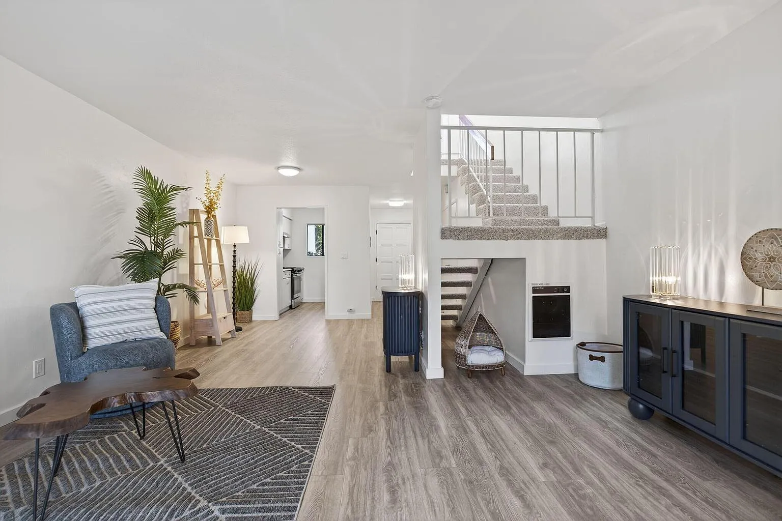 2 bed, 1.5 bath, 1120 sqft, $4,000 — Photo 4