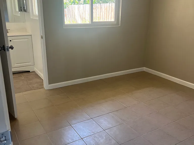 304 Palm Dr — Photo 22
