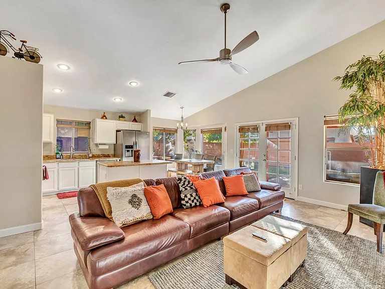 5893 W Mercury Way — Photo 7