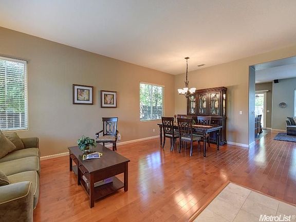 4th image of 904 Palmer Cir