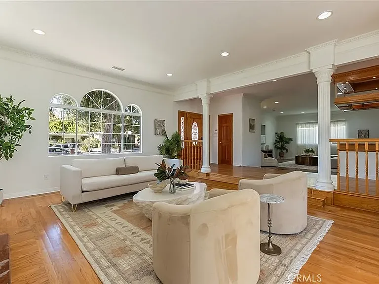 4926 Crown Ave — Photo 5
