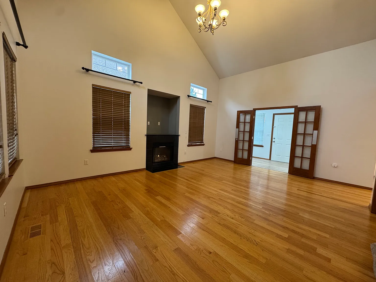 3 bed, 2.5 bath, 1526 sqft, $2,600 — Photo 3