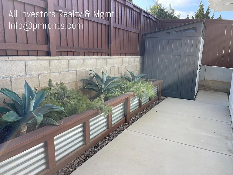 2425 Dunstan St — Photo 26