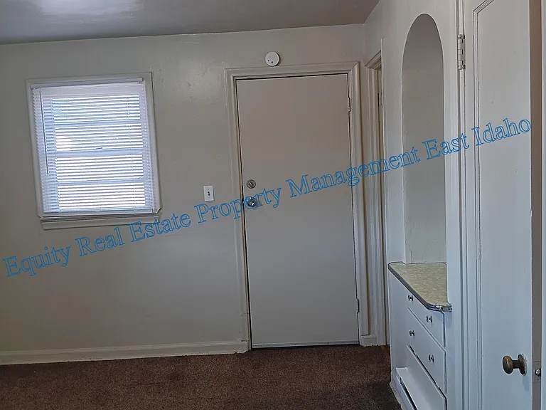 1698 N Garfield Ave — Photo 7