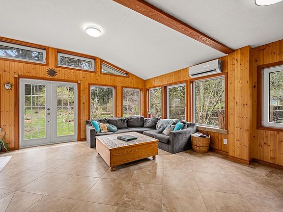 5th image of 2491 Oakes Rd