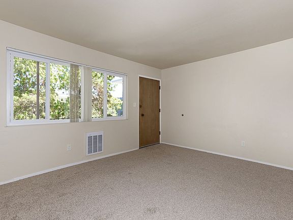 5th image of 184 Callan Ave #206