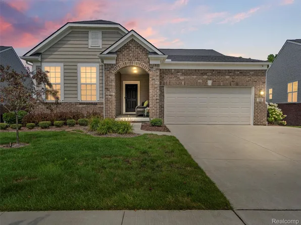 1190 Lark St, Lake Orion, MI 48360