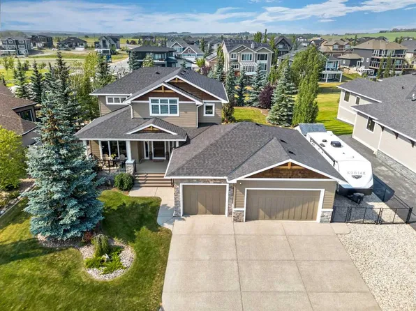 8 S Monterra Cv, Rocky View County, AB T4C 0G7