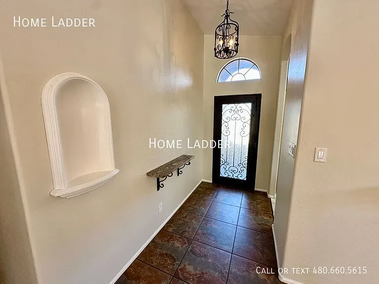 445 E Cantebria Dr — Photo 8