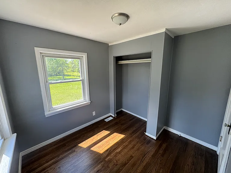 Huggins Ave — Photo 12