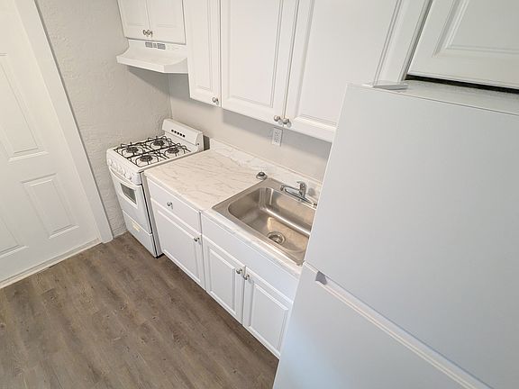 4th image of 423 Revere Rd