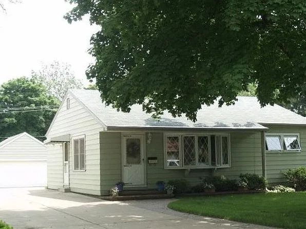 225 Lincoln St, Glenview, IL 60025