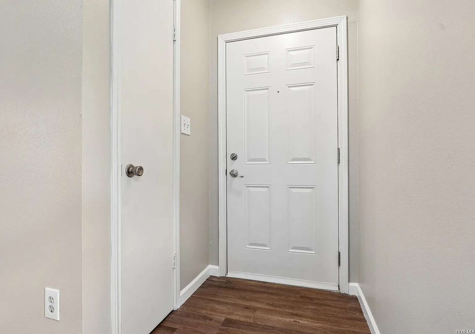 3 bed, 2.0 bath, 1077 sqft, $1,650 — Photo 4