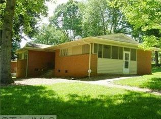 313 Foxcroft Dr, Winston Salem, NC 27103