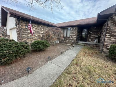 1113 Merry Dell Ln, Oregon, OH, 43616