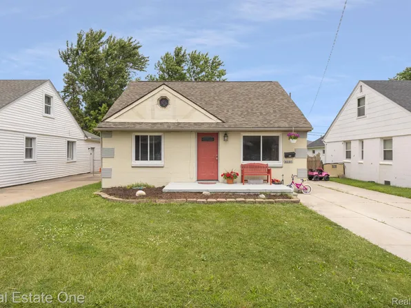 8251 State Park, Center Line, MI 48015