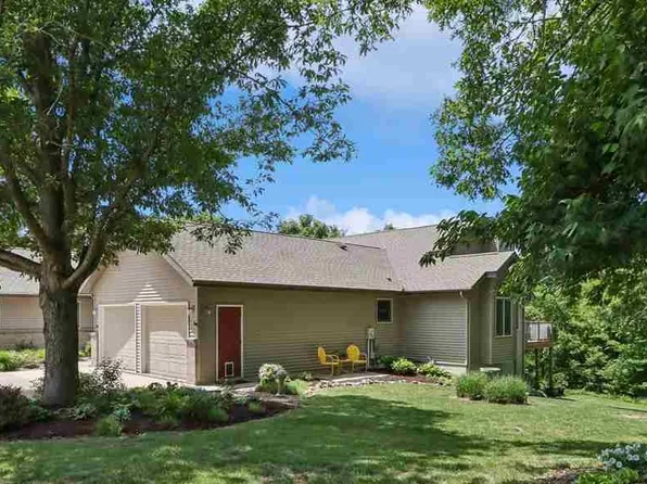 1002 135th Dr, Amana, IA 52203