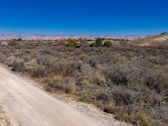 5th image of 2108 Desert Hills Rd