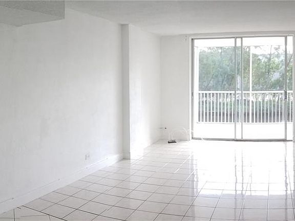 5th image of 3660 NE 166th St APT 210