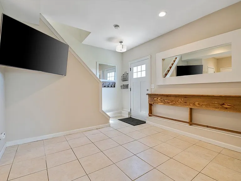 25 Gardners Ln — Photo 6