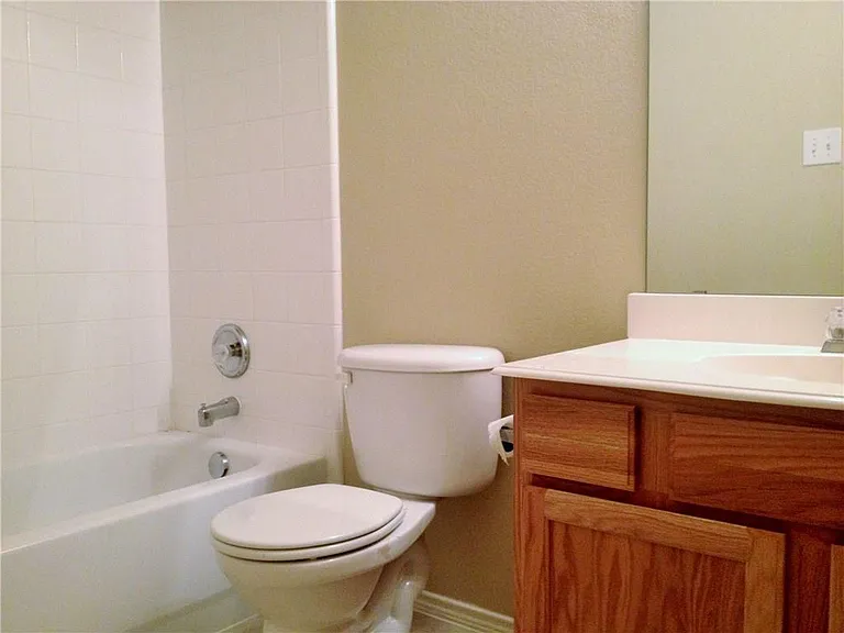 625 Rothschild Ln — Photo 17