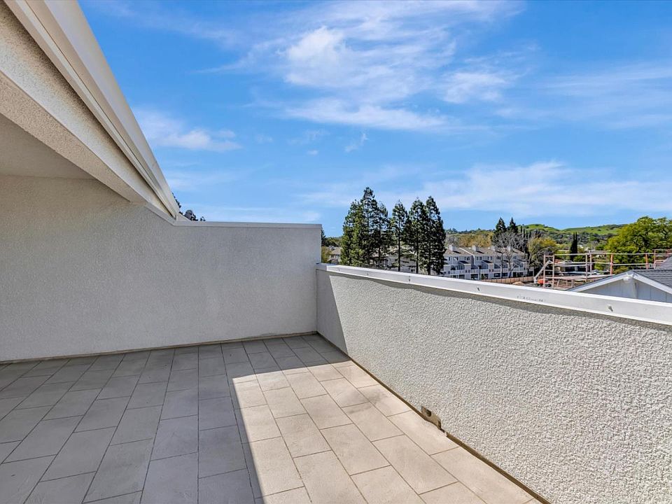 1st image of 2741 Oak Rd