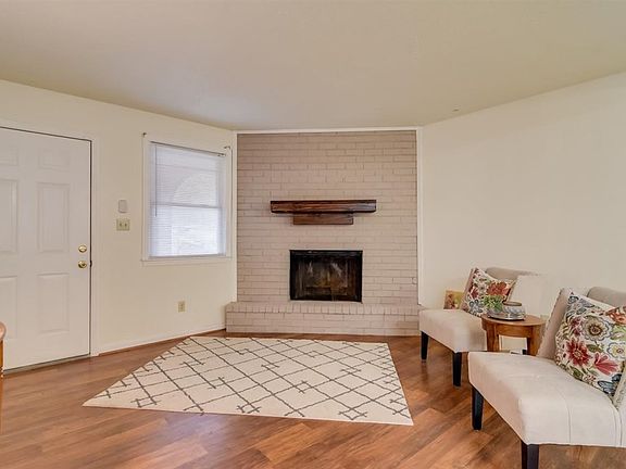 4th image of 2398 Richwood Dr