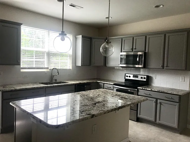 1411 Regents Ln — Photo 4