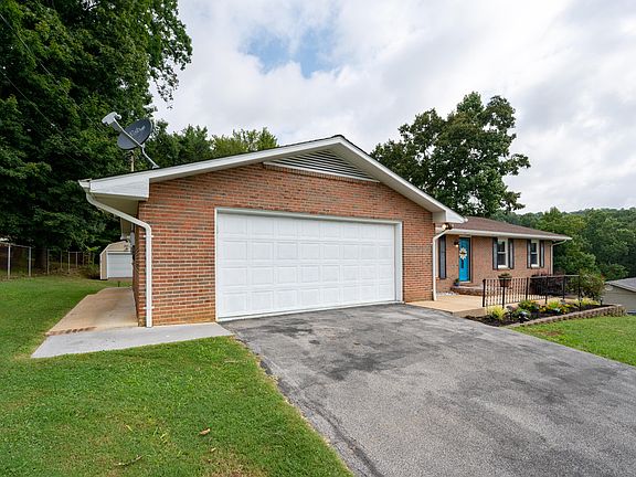 3rd image of 336 Wonderland Dr
