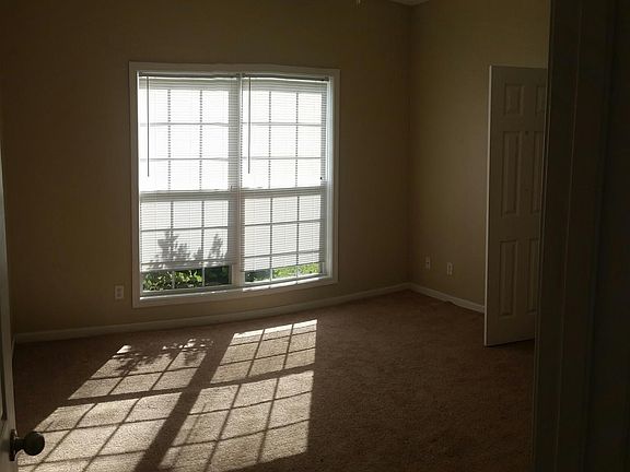 5th image of 1115A Southbend Dr #A
