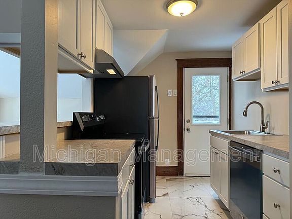 5th image of 259 E Ann Arbor Trl #C