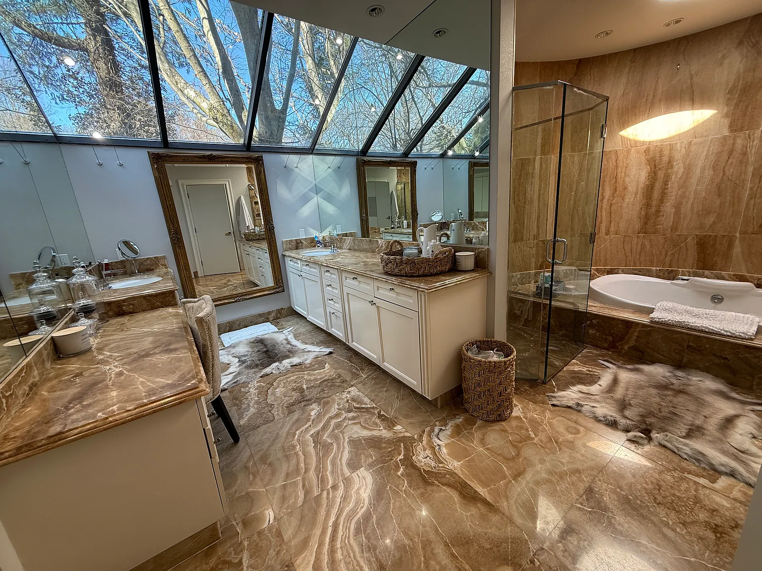 4 bed, 3.5 bath, 6000 sqft, $10,000 — Photo 4