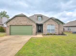 5326 S Redbud Dr W, Sand Springs, OK 74063