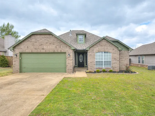 5326 S Redbud Dr W, Sand Springs, OK 74063