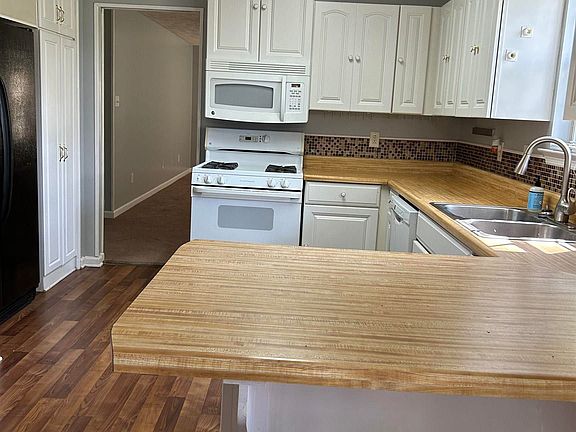 3rd image of 2677 Andrews Cir