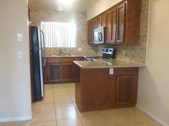 2nd image of 2833 N Estrella Ave #3