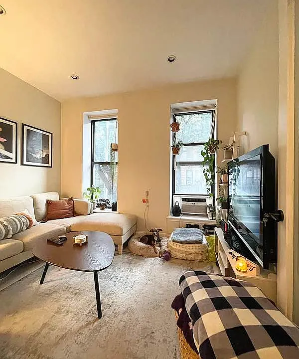 195 E 2nd St #15