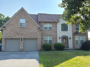 10 Ashlee Ct, Easton, PA 18045