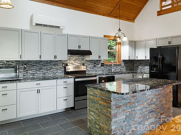 4th image of 125 Hyacinth Dr