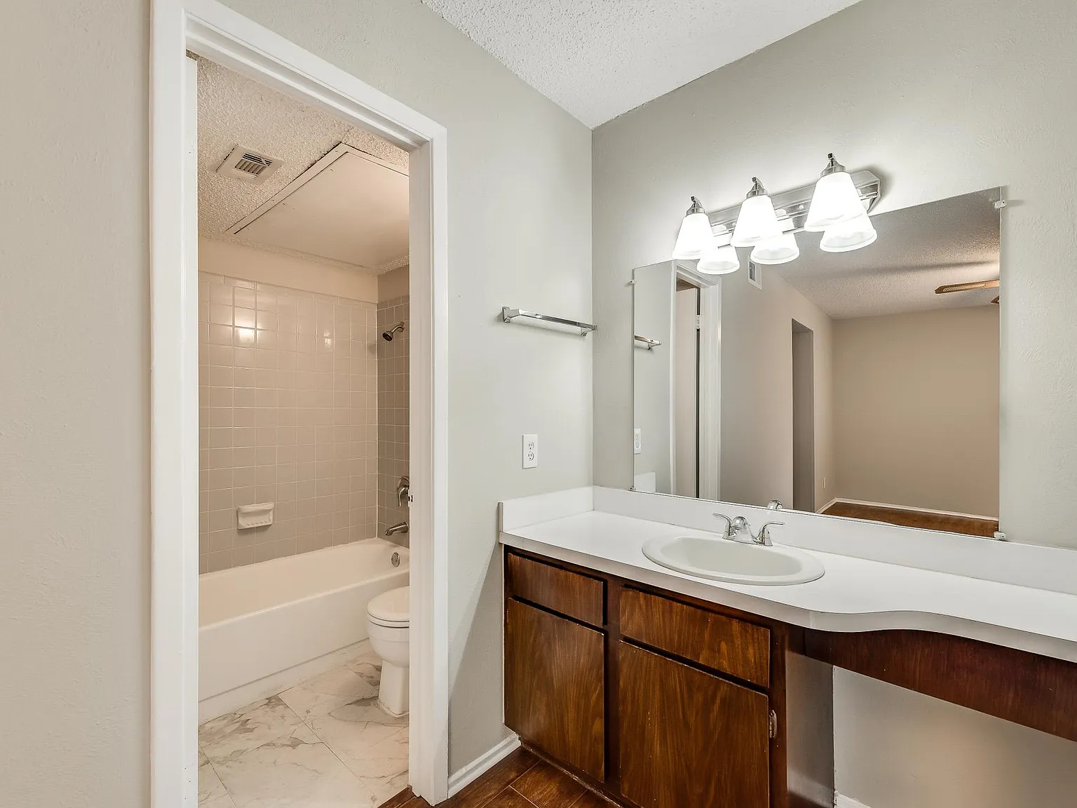 2 bed, 1200 sqft, $1,600 — Photo 4