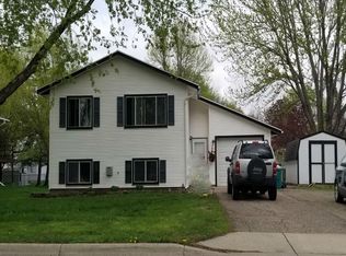 812 3rd St NW, Waseca, MN 56093