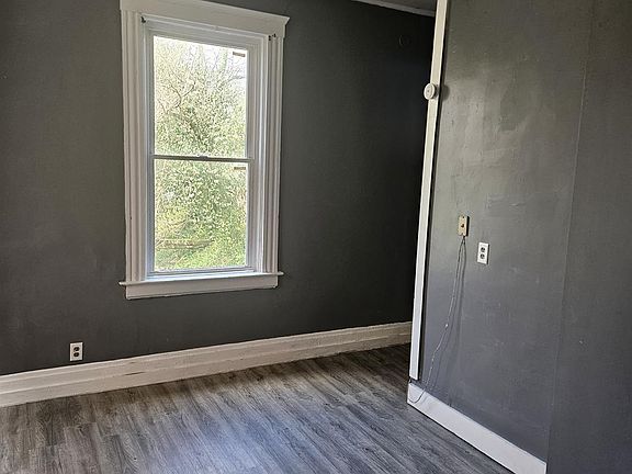 4th image of 843 Fairbanks Ave