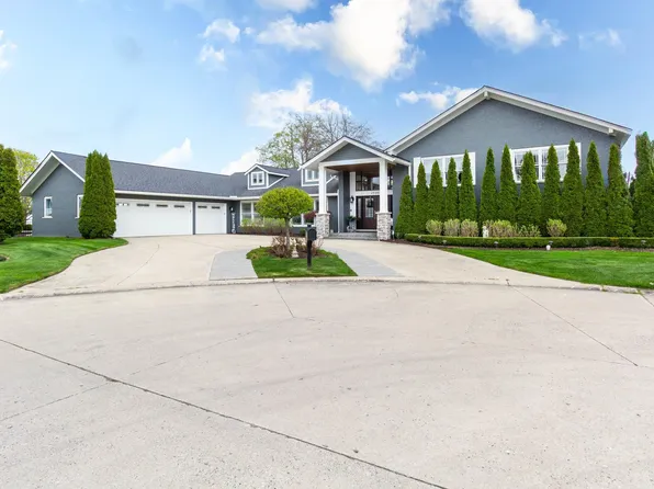 29303 S Seaway Ct, Harrison Township, MI 48045
